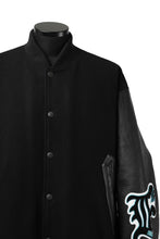 Load image into Gallery viewer, FACETASM &quot;F&quot; STADIUM JACKET (BLACK)