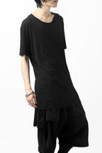 Load image into Gallery viewer, RUNDHOLZ DIP SHORT SLEEVE KNIT SEWN / DYED JERSEY (BLACK)