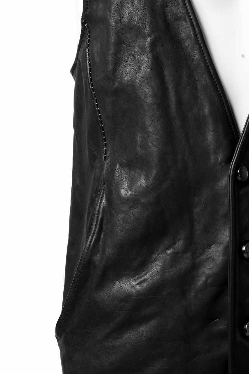 Load image into Gallery viewer, incarnation HORSE LEATHER 4-BUTTON VEST / OBJECT DYED (BLACK)
