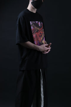Load image into Gallery viewer, ALMOSTBLACK OVERSIZED PRINT T-SHIRT (BLACK)
