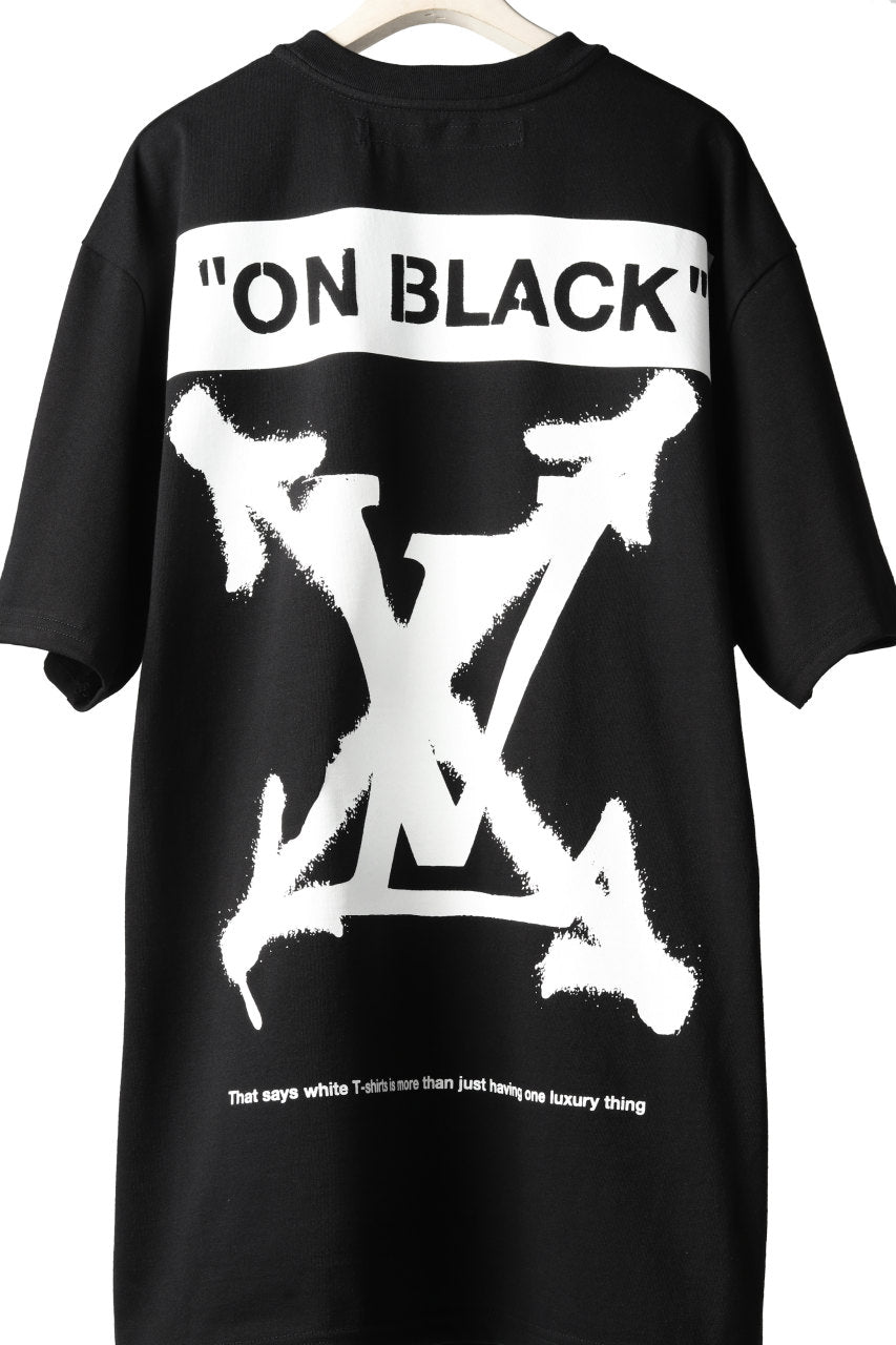 A.F ARTEFACT x buggy "ON BLACK" T-SHIRT (BLACK x ORANGE)