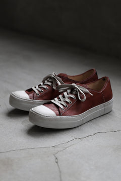 Load image into Gallery viewer, incarnation LOW CUT LACE UP SNEAKER / HORSE FULL GRAIN (HAND DYED DARK RED)