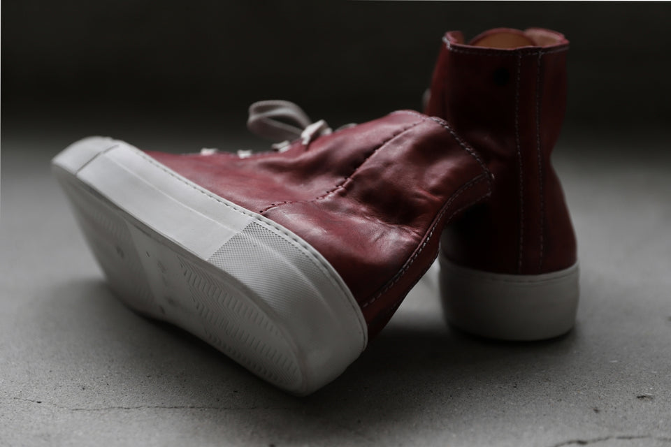 Load image into Gallery viewer, incarnation HIGH CUT LACE UP SNEAKER / HORSE FULL GRAIN (HAND DYED DARK RED)