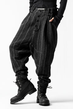 Load image into Gallery viewer, daska x LOOM exclucive low crotch trousers / bouclé stripe (CARBON)