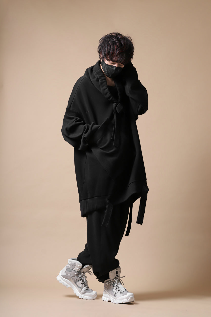 SOSNOVSKA exclusive SHIFTED POCKET SWEATER (BLACK)