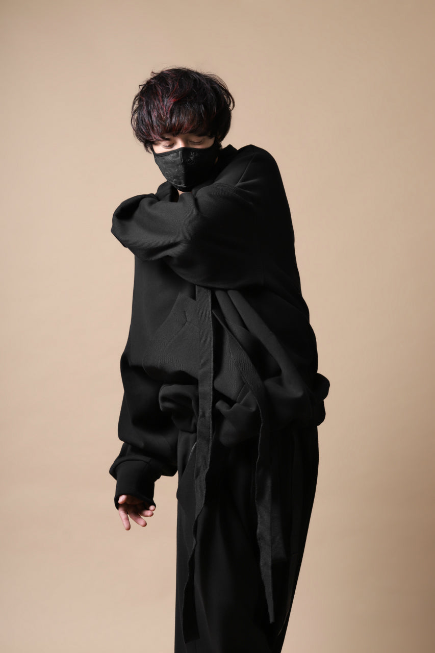 画像をギャラリービューアに読み込む, SOSNOVSKA exclusive SHIFTED POCKET SWEATER (BLACK)