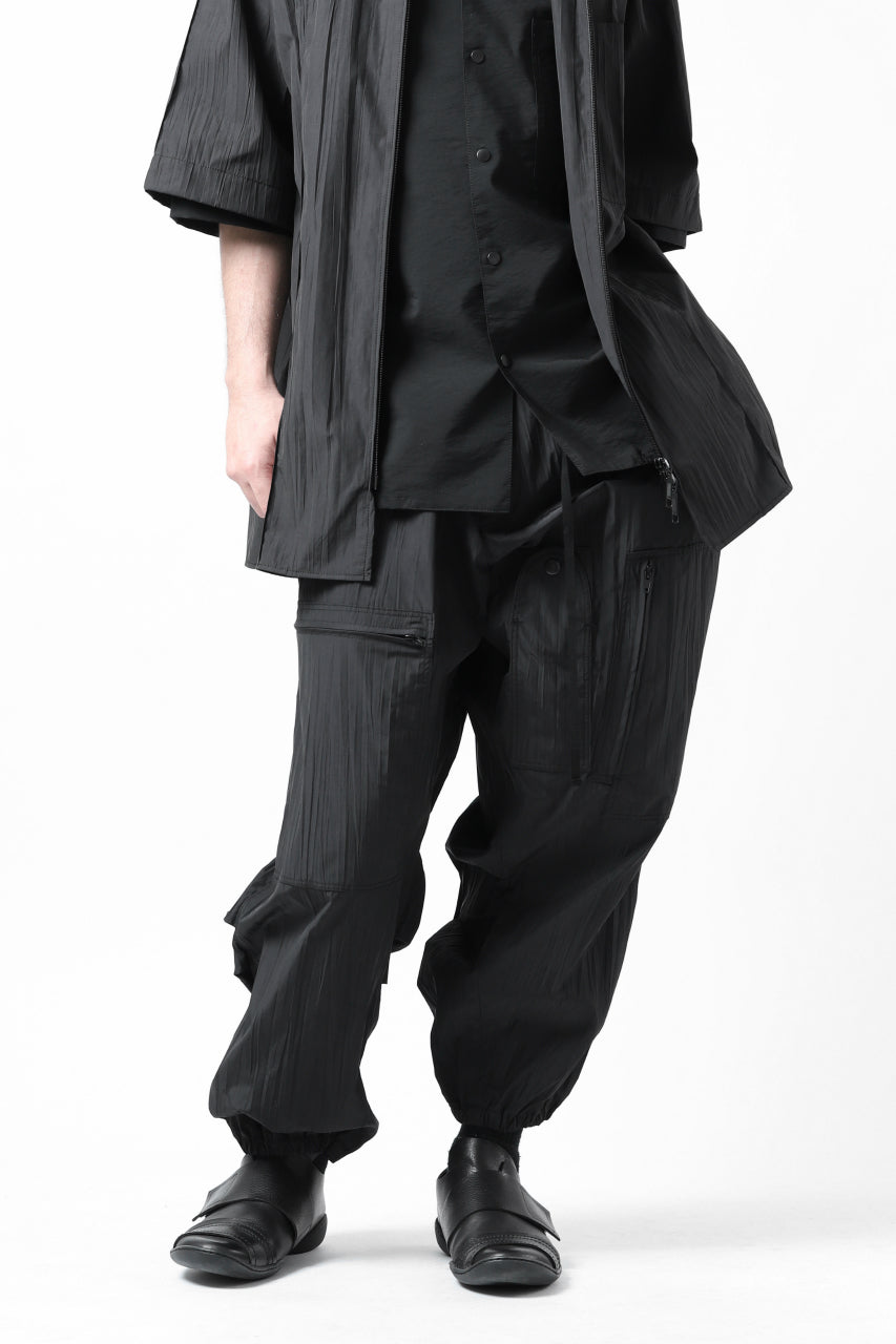Load image into Gallery viewer, Y&#39;s.... CARGO PANTS / NYLON COTTON TYPEWRITER WRINKLE (BLACK)