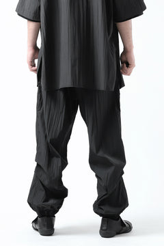 Load image into Gallery viewer, Y&#39;s.... CARGO PANTS / NYLON COTTON TYPEWRITER WRINKLE (BLACK)