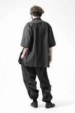 Load image into Gallery viewer, Y&#39;s.... DOUBLE LAYER SHORT SLEEVE SHIRT / NYLON COTTON TYPEWRITER WRINKLE (BLACK)