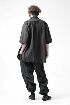 Load image into Gallery viewer, Y&#39;s.... DOUBLE LAYER SHORT SLEEVE SHIRT / NYLON COTTON TYPEWRITER WRINKLE (BLACK)