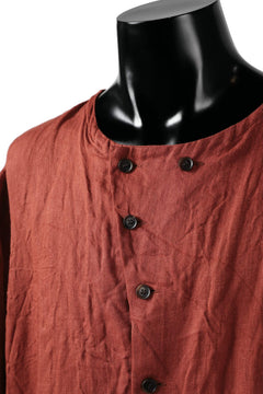Load image into Gallery viewer, YUTA MATSUOKA round neck fly front shirts / sulfur dyed washer linen (red)