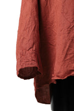 Load image into Gallery viewer, YUTA MATSUOKA round neck fly front shirts / sulfur dyed washer linen (red)