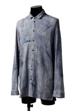 Load image into Gallery viewer, _vital button fly linen shirt / kasuri print (BLUE)