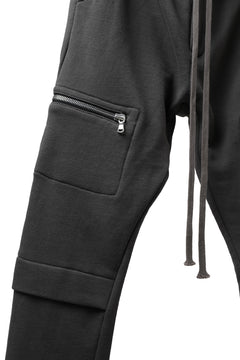 Load image into Gallery viewer, A.F ARTEFACT &quot;SLICKY&quot; SWEATER SLIM CUFF PANTS (GREY)
