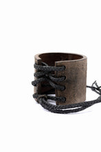 Load image into Gallery viewer, BLOW by JUN UEZONO exclusive HANDGRAVING LEATHER BRACELET