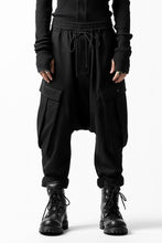 Load image into Gallery viewer, JOE CHIA CARGO POCKETED SWEAT PANTS (BLACK)