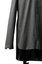 Load image into Gallery viewer, ierib deep slits long shirt / boiled waxy cotton (GREY)