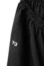 Load image into Gallery viewer, Y-3 Yohji Yamamoto ELEGANT 3 STP WIDE SHORTS / POLY TWILL (BLACK)