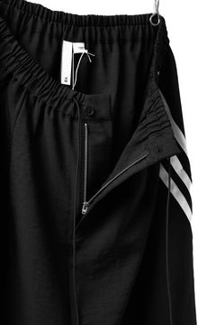 Load image into Gallery viewer, Y-3 Yohji Yamamoto ELEGANT 3 STP WIDE SHORTS / POLY TWILL (BLACK)