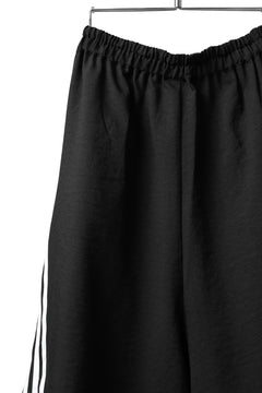 Load image into Gallery viewer, Y-3 Yohji Yamamoto ELEGANT 3 STP WIDE SHORTS / POLY TWILL (BLACK)