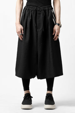 Load image into Gallery viewer, Y-3 Yohji Yamamoto ELEGANT 3 STP WIDE SHORTS / POLY TWILL (BLACK)