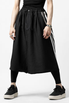 画像をギャラリービューアに読み込む, Y-3 Yohji Yamamoto ELEGANT THREE STRIPES SARROUEL-SHORTS (BLACK)