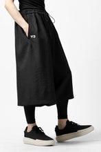 Load image into Gallery viewer, Y-3 Yohji Yamamoto ELEGANT 3 STP WIDE SHORTS / POLY TWILL (BLACK)