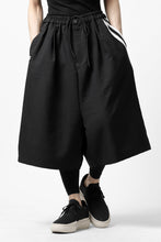 Load image into Gallery viewer, Y-3 Yohji Yamamoto ELEGANT 3 STP WIDE SHORTS / POLY TWILL (BLACK)