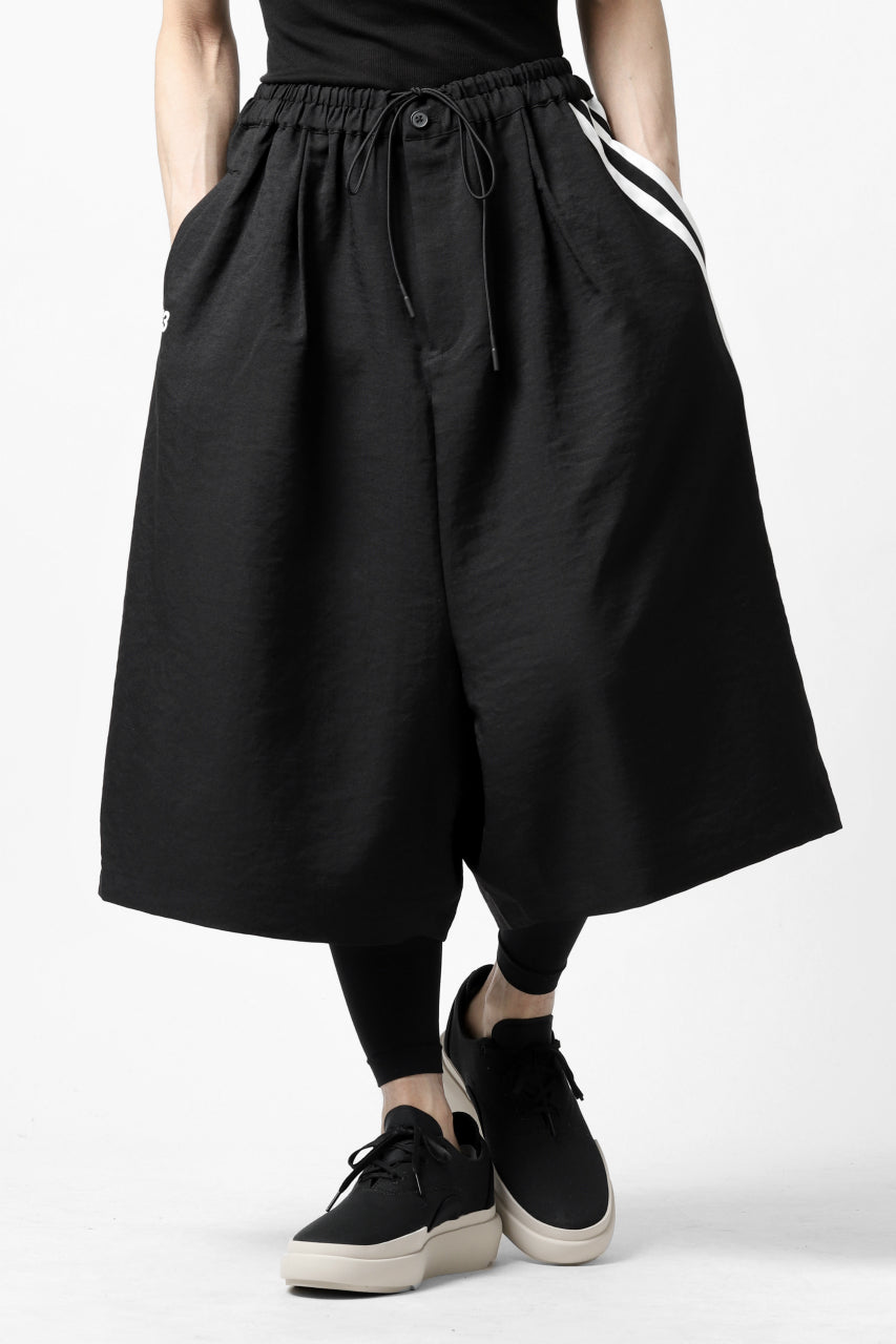 Y-3 Yohji Yamamoto ELEGANT THREE STRIPES SARROUEL-SHORTS (BLACK)