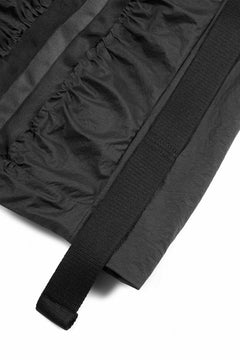 Load image into Gallery viewer, A.F ARTEFACT &quot;VERTICAL&quot; LOWCROTCH GATHER PANTS (BLACK)