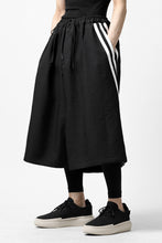 Load image into Gallery viewer, Y-3 Yohji Yamamoto ELEGANT 3 STP WIDE SHORTS / POLY TWILL (BLACK)