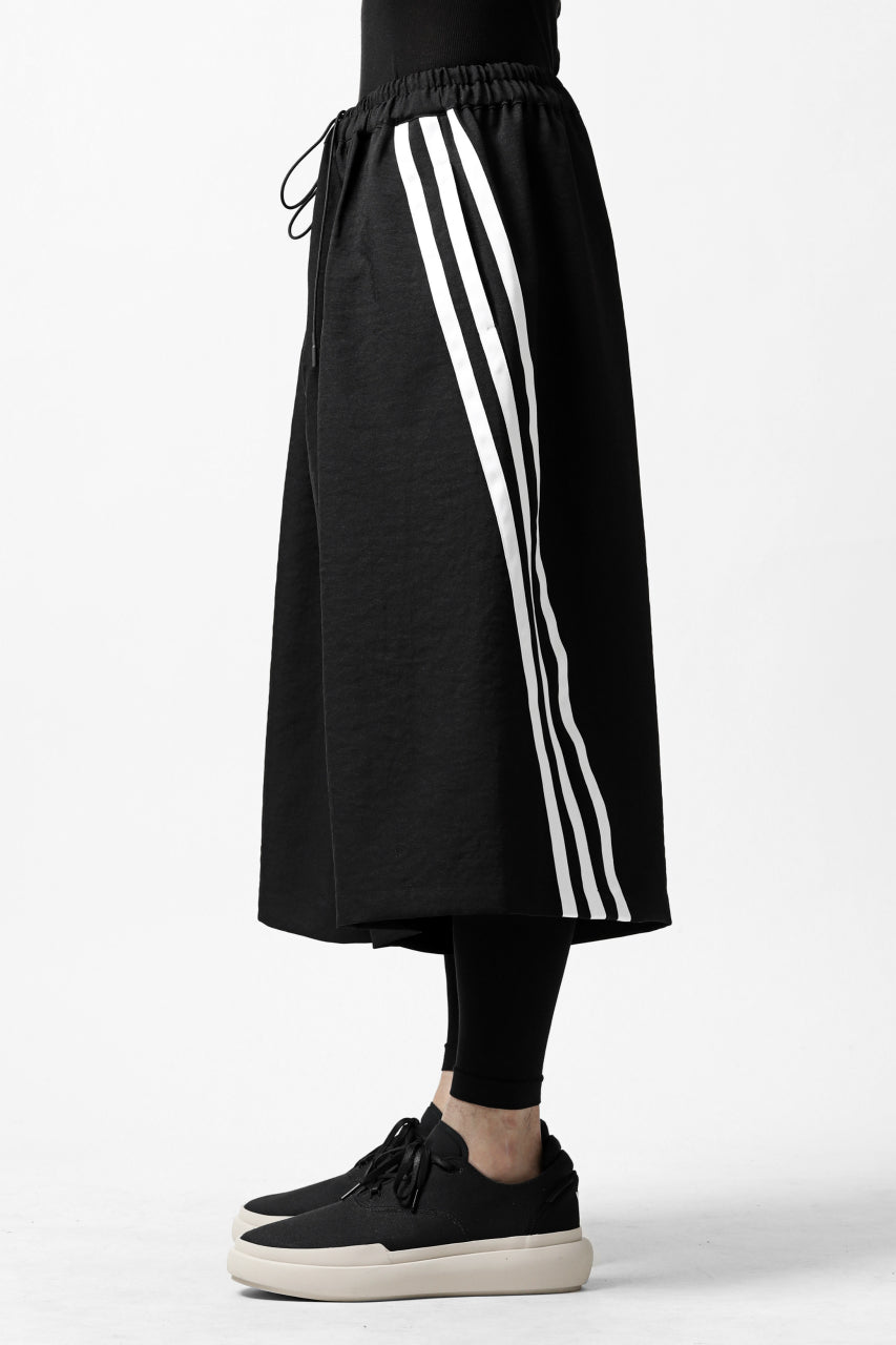 Y-3 Yohji Yamamoto ELEGANT THREE STRIPES SARROUEL-SHORTS (BLACK)