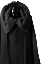 Load image into Gallery viewer, SOSNOVSKA HOODED BG COLLAR COAT MIDDLE (BLACK)
