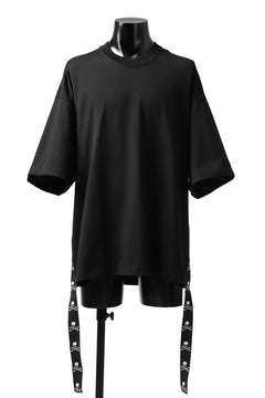 Load image into Gallery viewer, mastermind JAPAN TAPE DETAIL S/S T-SHIRT (BLACK)