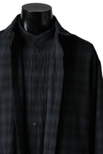 Load image into Gallery viewer, A.F ARTEFACT &quot;Trunk-Show&quot; OMBRE LAYERED LONG CHECK SHIRT (BLACK x GREY)