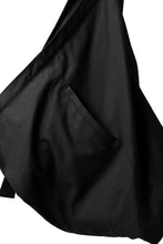 Load image into Gallery viewer, discord Yohji Yamamoto COTTON CANVAS TRIANGLE MEDIUM SHOULDER BAG (BLACK)