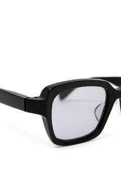 Load image into Gallery viewer, A.F ARTEFACT x FACTORY900 RETRO RF-130 SUNGLASS (BLACK x GREY)