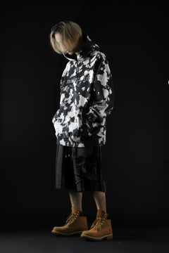 Load image into Gallery viewer, mastermind JAPAN STRIPED SHORT PANTS / PILE JERSEY (BLACK x GREY)