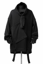 画像をギャラリービューアに読み込む, SOSNOVSKA exclusive SHIFTED POCKET SWEATER (BLACK)