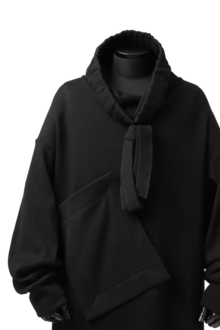Load image into Gallery viewer, SOSNOVSKA exclusive SHIFTED POCKET SWEATER (BLACK)