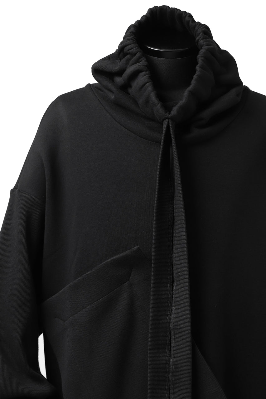 SOSNOVSKA exclusive SHIFTED POCKET SWEATER (BLACK)