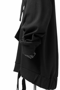 画像をギャラリービューアに読み込む, SOSNOVSKA exclusive SHIFTED POCKET SWEATER (BLACK)