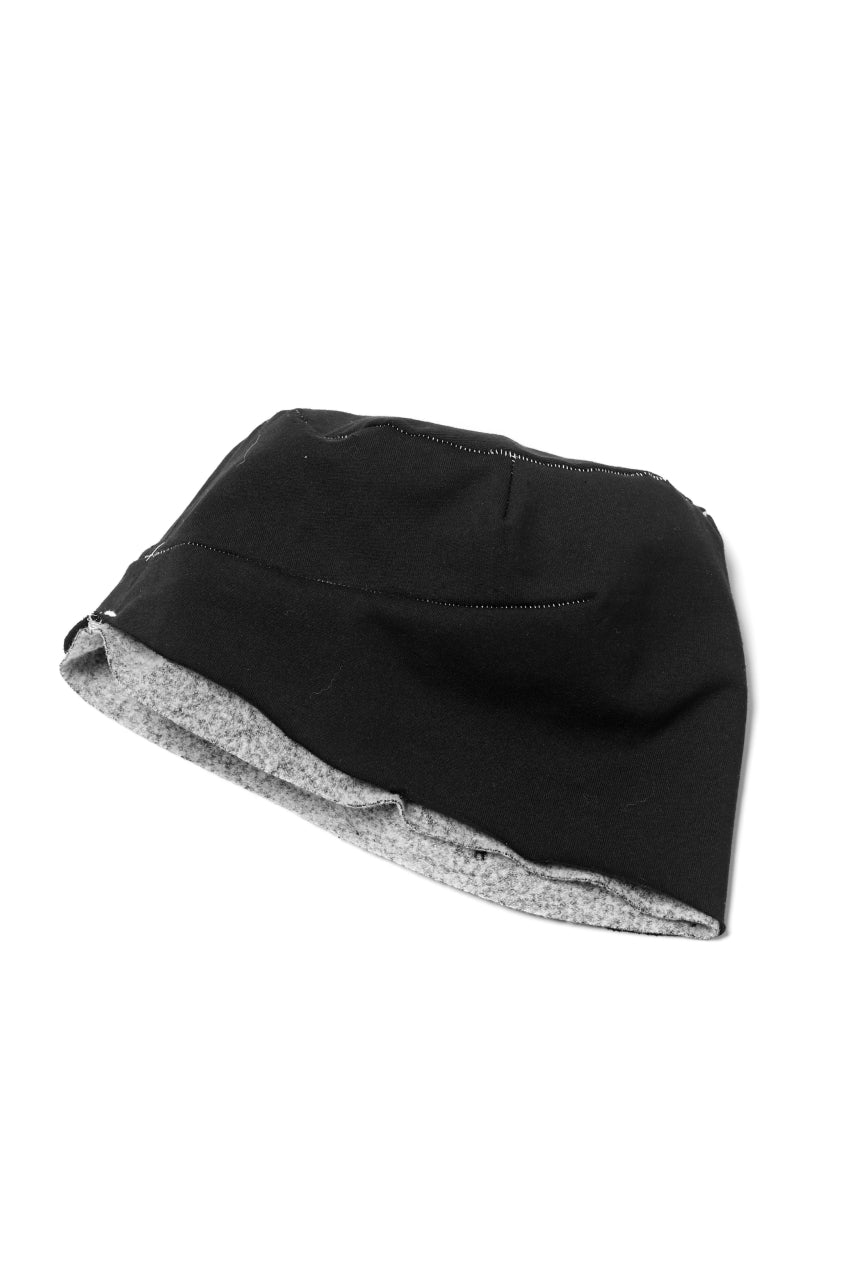 Load image into Gallery viewer, ierib REVERSIBLE BEANNIE CAP / COMPRESSED PILE KNIT (OREO)