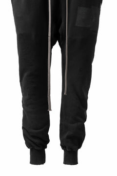 Load image into Gallery viewer, A.F ARTEFACT &quot;FRAYED&quot; DAMAGE SWEATER JOGGER PANTS (BLACK)