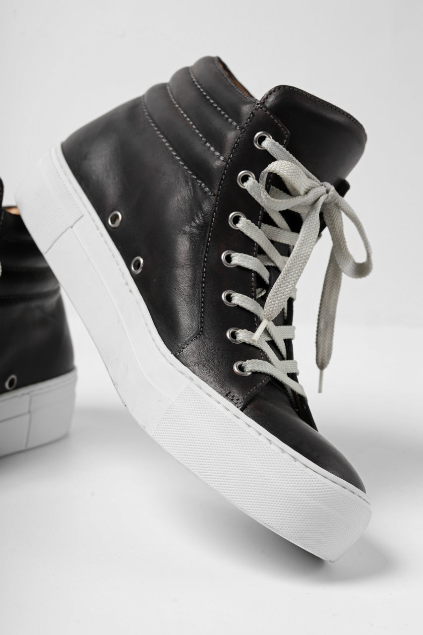 incarnation HIGH TOP SNEAKER / HORSE LEATHER HAND DYED (BLACK x WHITE)