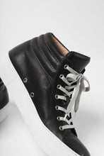 画像をギャラリービューアに読み込む, incarnation HIGH TOP SNEAKER / HORSE LEATHER HAND DYED (BLACK x WHITE)