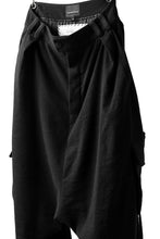 Load image into Gallery viewer, SOSNOVSKA exclusive WIDE PATCH POCKET PANTS / WOOL &amp; CASHMERE (CHARCOAL)