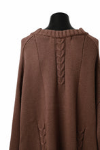 画像をギャラリービューアに読み込む, A.F ARTEFACT LOWGAUGE CABLE KNIT PULLOVER IRREGULAR-HEM (BROWN)