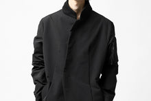 Load image into Gallery viewer, LEMURIA SEMI DOUBLE BREATHTED LONG JACKET / SALT SHRINKAGE GRUNGE CLOTH (BLACK)