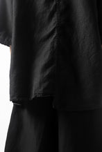 Load image into Gallery viewer, KAZUYUKI KUMAGAI No Collar Shirt / High Density Herdmans x Broad Stretch *Garment Dyed (BLACK)